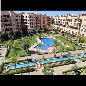 Un Moderne Chic Appartement Vue Sur Piscine